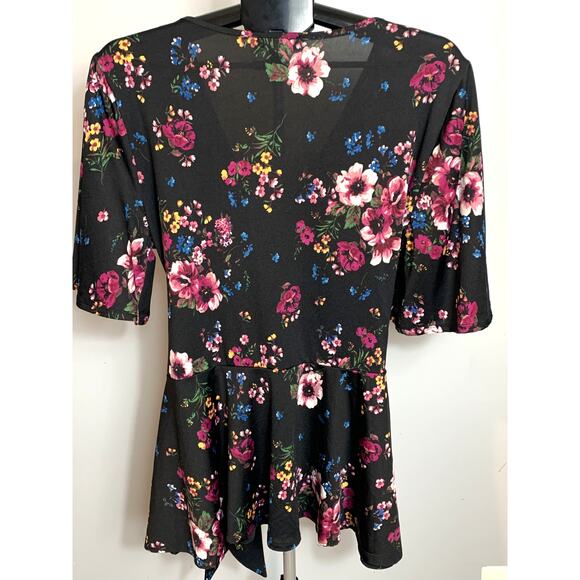 Sweet Lindsey 1X Black Floral V-Neck Blouse Top - Picture 2 of 4